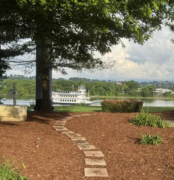 Chattanooga, TN 37405,1426 Heritage Landing DR