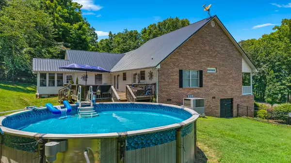 Tellico Plains, TN 37385,135 H & H RD