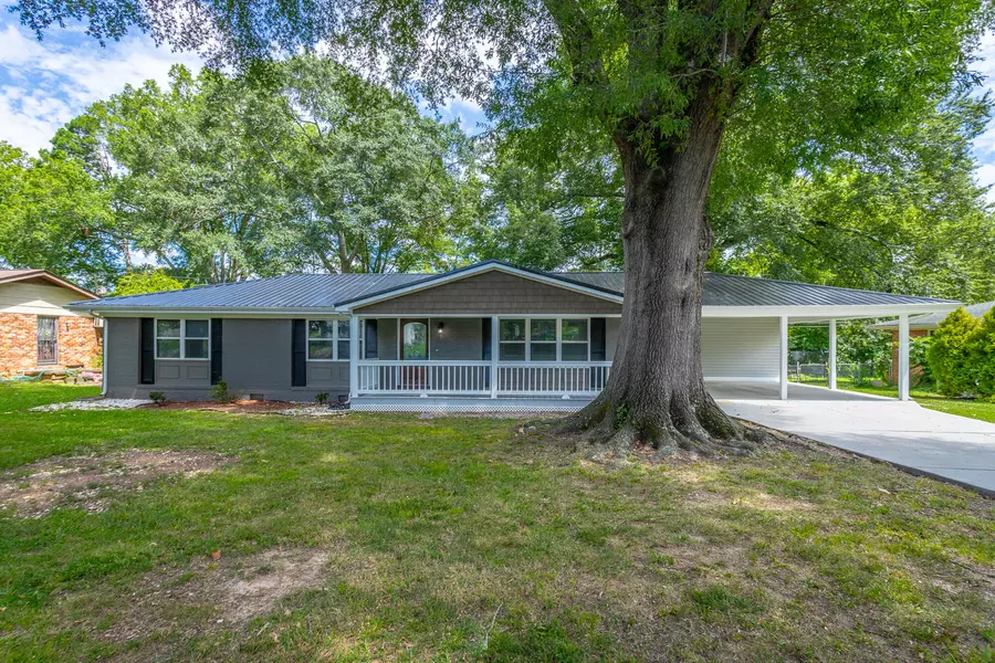 483 Greenfield DR, Rossville, GA 30741