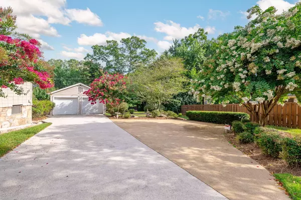 Signal Mountain, TN 37377,779 James BLVD