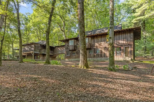 Signal Mountain, TN 37377,629 Parsons LN