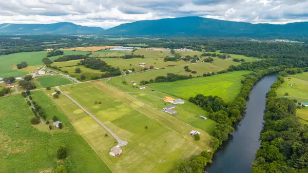 1409 Patty RD, Delano, TN 37325
