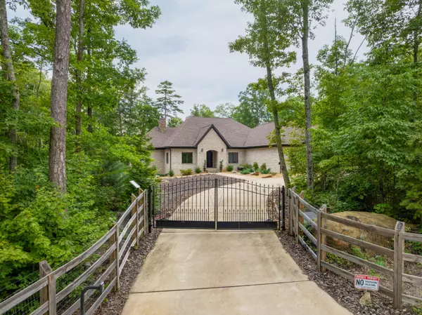 Signal Mountain, TN 37377,118 Beaten Path RD