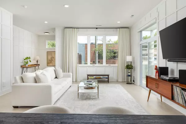 Chattanooga, TN 37405,10 Peak ST