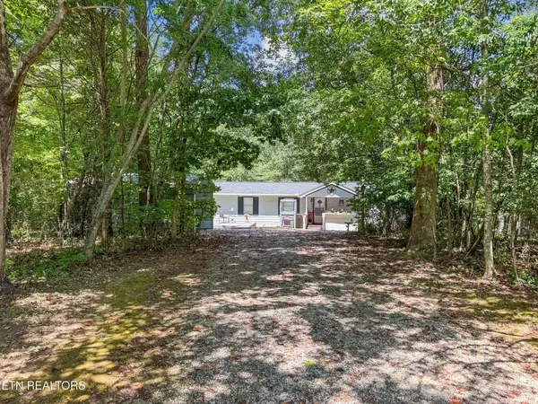 160 Casey RD, Harriman, TN 37748