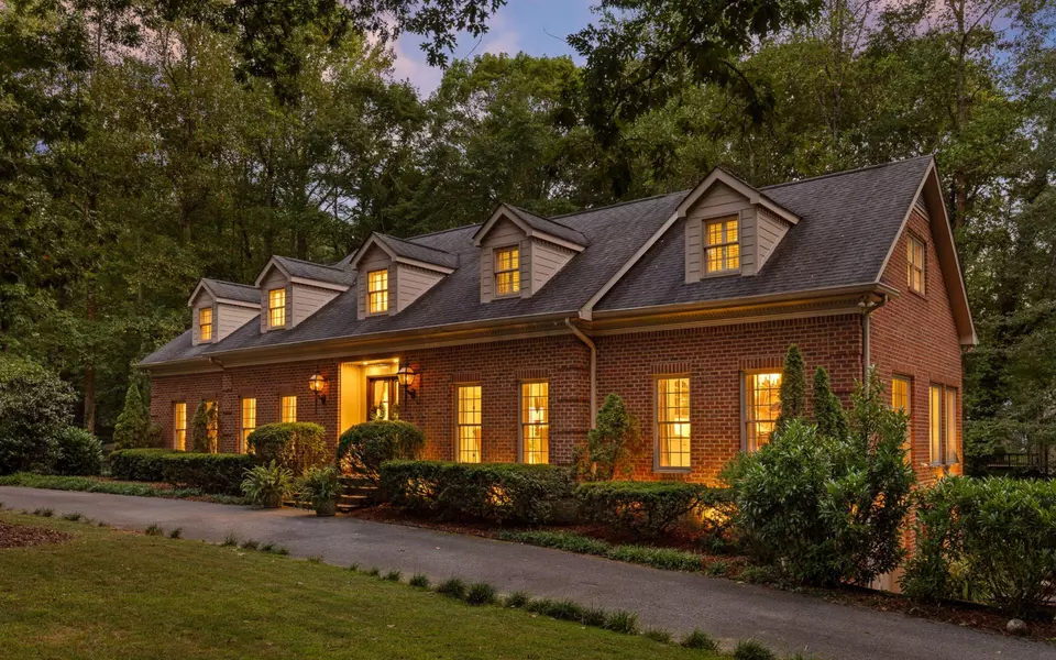 1239 Mountain Brook CIR, Signal Mountain, TN 37377