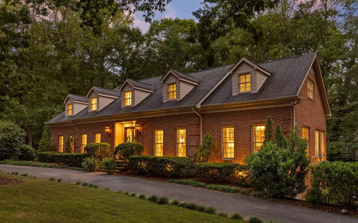 Signal Mountain, TN 37377,1239 Mountain Brook CIR