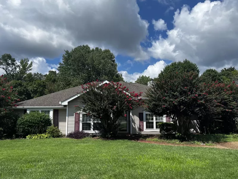 1226 Village Green DR, Hixson, TN 37343