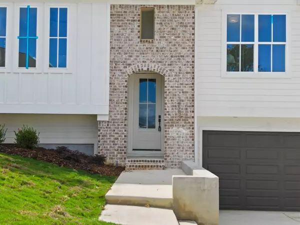 Ooltewah, TN 37363,7283 Mercedes Lane