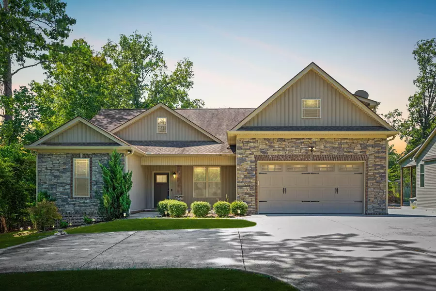 8208 Igou Gap RD, Chattanooga, TN 37421