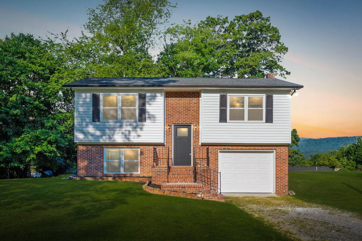 Dayton, TN 37321,833 Indian Hills DR