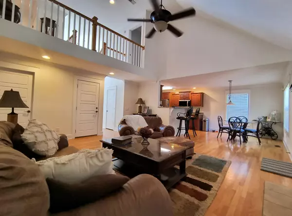 Ringgold, GA 30736,33 Cork Oak CIR