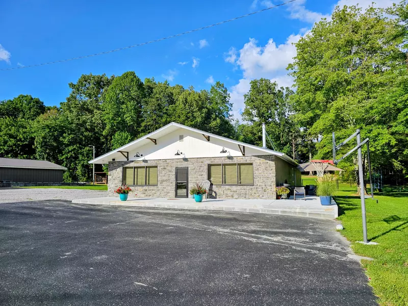 591 Main ST, Palmer, TN 37365