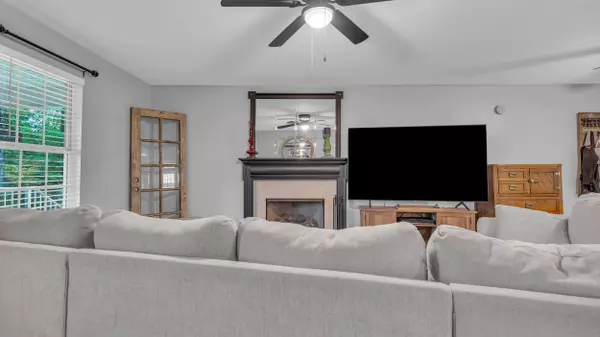 Soddy Daisy, TN 37379,2163 Red Leaf LN