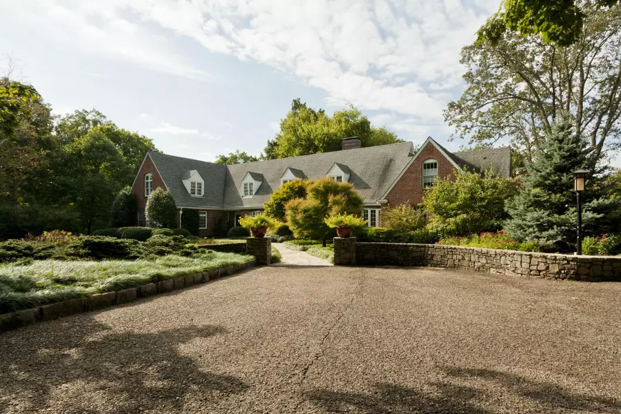 122 Watkins ST, Lookout Mountain, TN 37350
