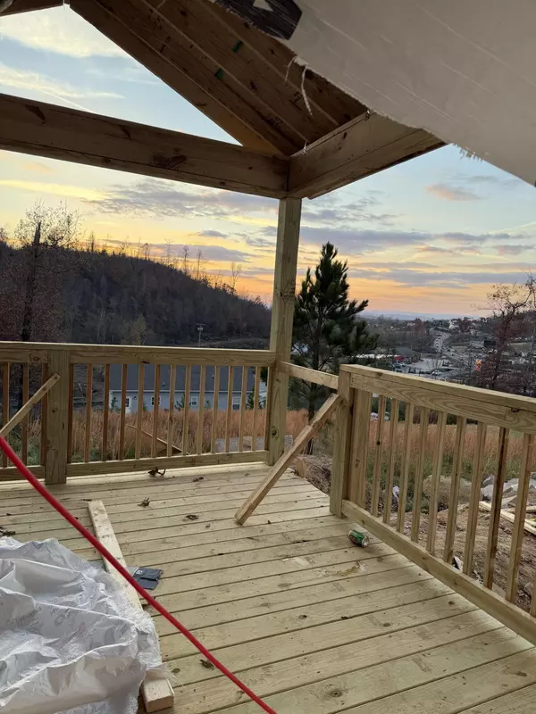 Chattanooga, TN 37421,8112 Fallen Maple DR