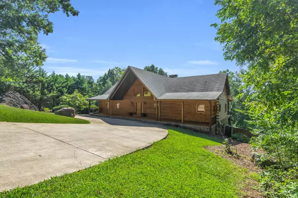 Signal Mountain, TN 37377,1108 Sunset DR