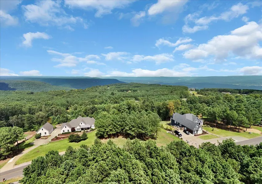 440 Lookout View DR, Jasper, TN 37347