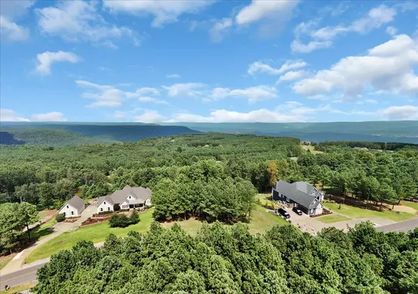 440 Lookout View DR, Jasper, TN 37347