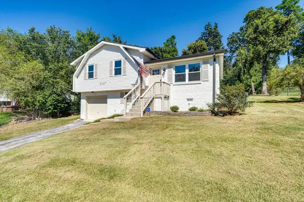 Ooltewah, TN 37363,8327 Middle RD