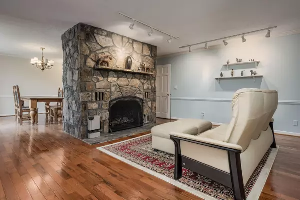 Signal Mountain, TN 37377,703 Windy WAY