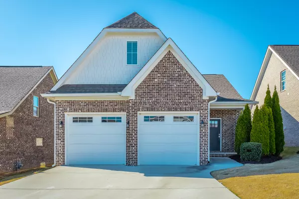 8198 Double Eagle CT, Ooltewah, TN 37363