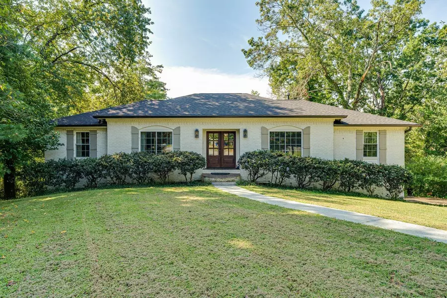 1626 Sea Cove LN, Hixson, TN 37343