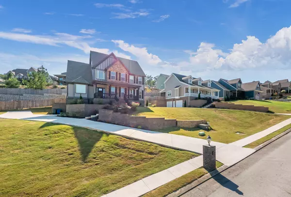 7994 Burgundy CIR, Chattanooga, TN 37421
