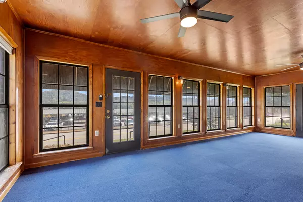 Athens, TN 37303,924 Madison Avenue