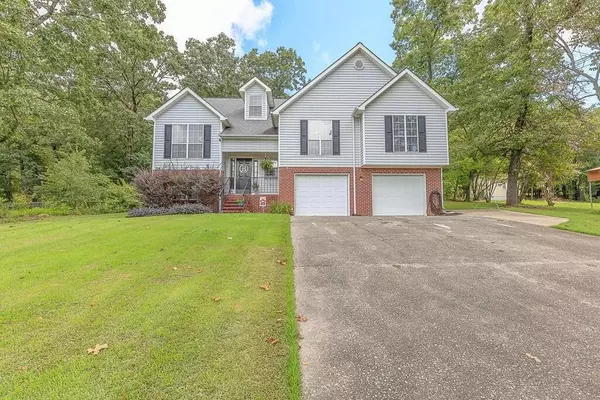 602 Englewood LN, Tunnel Hill, GA 30755