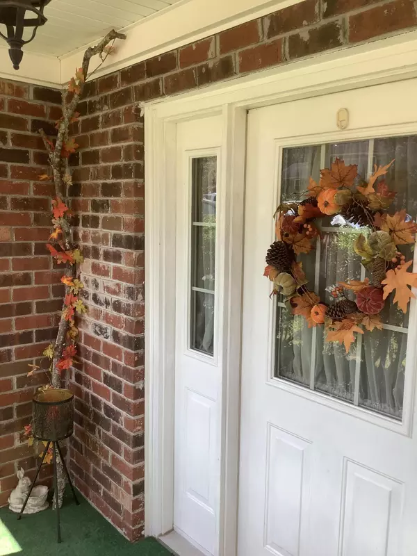 Chattanooga, TN 37421,9017 Kesler LN