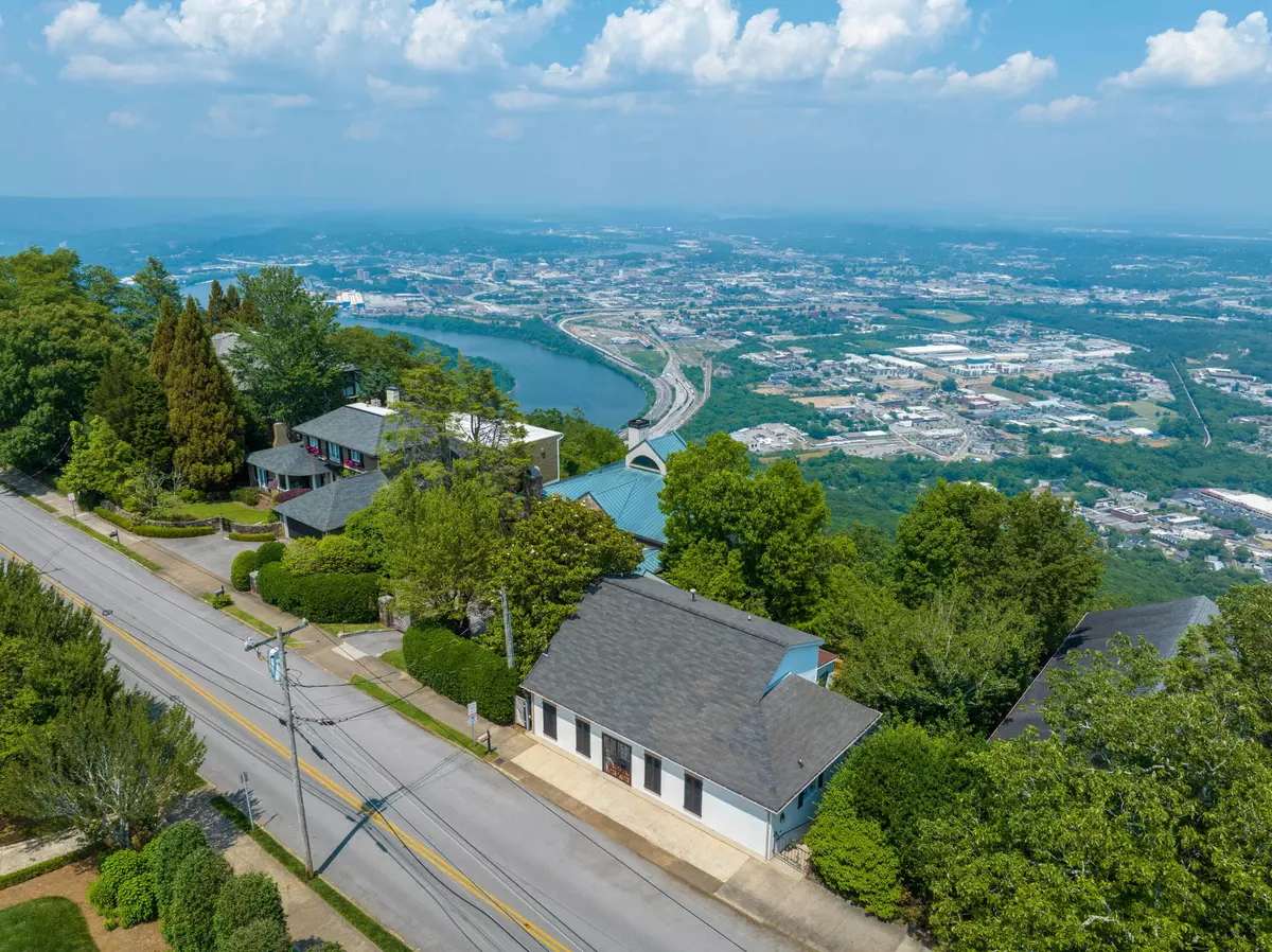 Lookout Mountain, TN 37350,1003 Brow RD