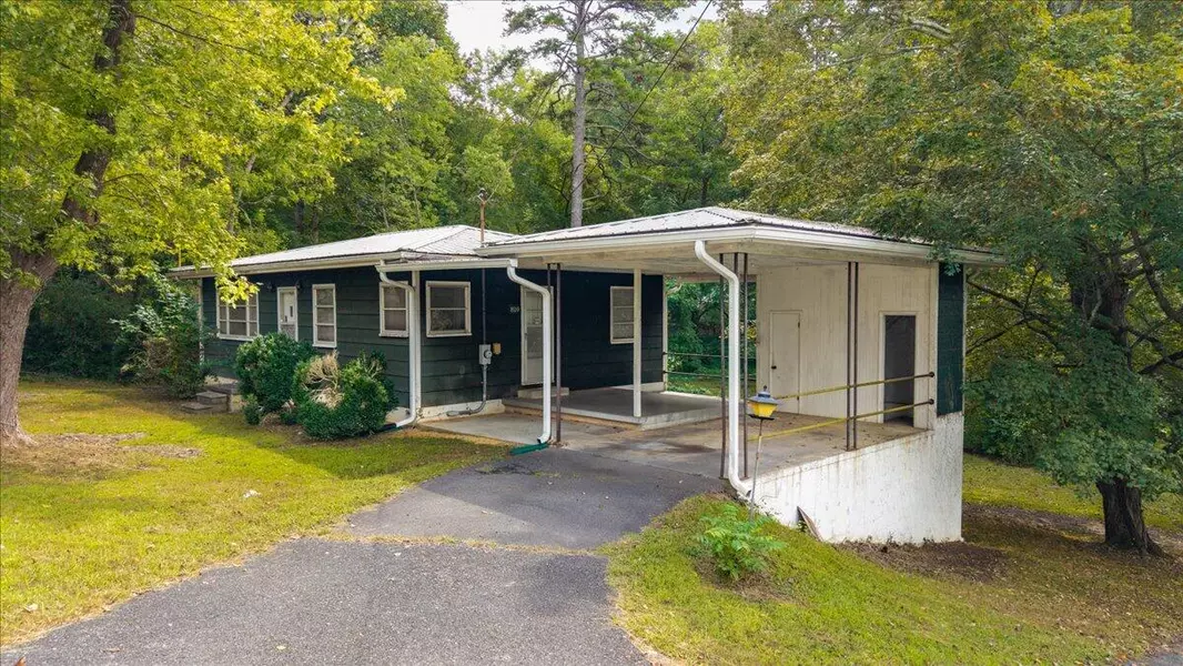 810 Weeks DR, Cleveland, TN 37312