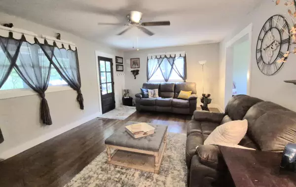 South Pittsburg, TN 37380,306 8th ST