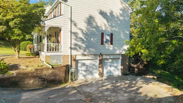 Hixson, TN 37343,421 Golden Oaks DR