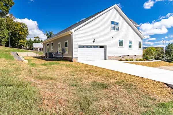 Ooltewah, TN 37363,8211 Snow Hill Road