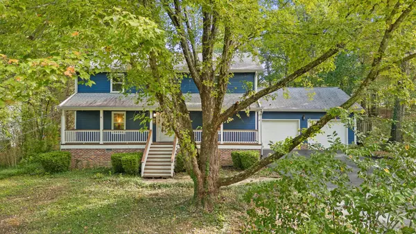 916 Autumn Way LN, Signal Mountain, TN 37377