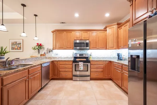 Chattanooga, TN 37421,7647 Magnolia Leaf LN