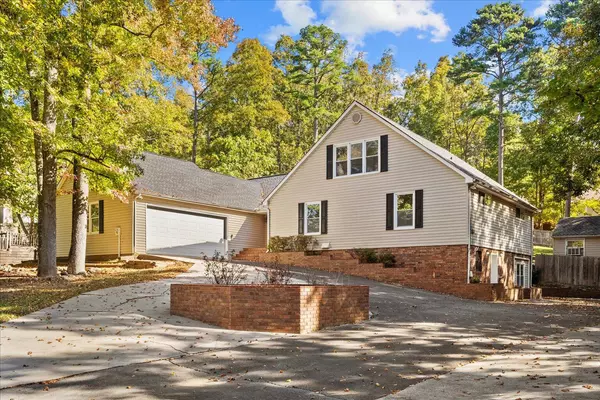 224 Shadowood DR, Calhoun, GA 30701