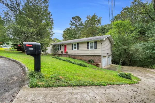 8002 Meadow Crest LN, Hixson, TN 37343