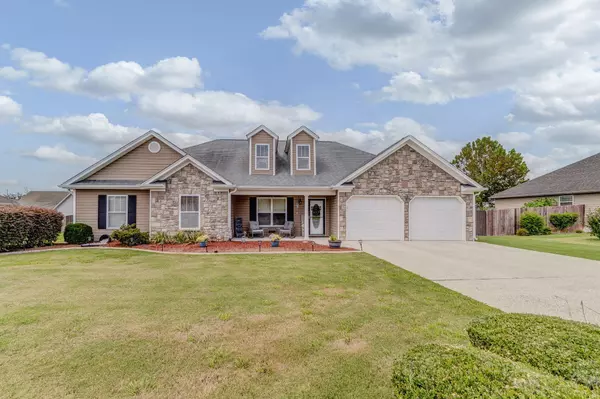 210 Honeyberry LN, Rossville, GA 30741