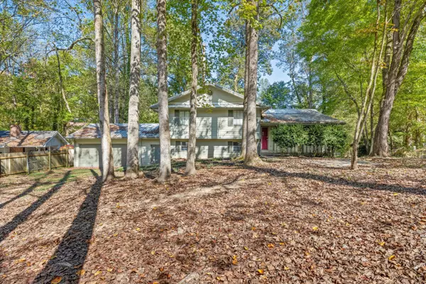 690 Shadow Leaf LN, Tunnel Hill, GA 30755