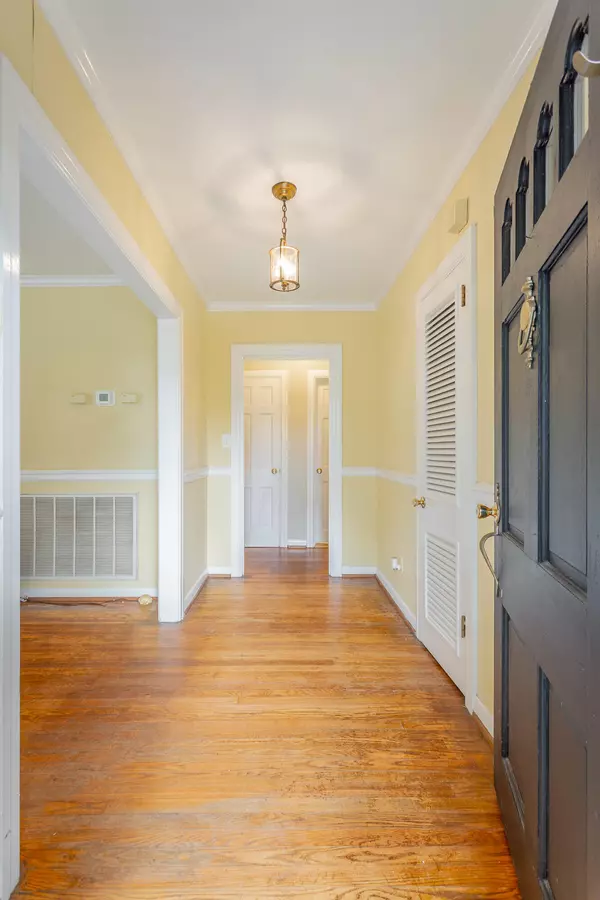 Signal Mountain, TN 37377,304 Dawn ST