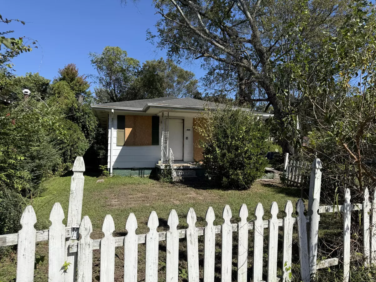 Chattanooga, TN 37410,909 39th ST