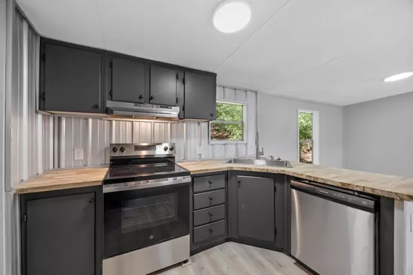 Chatsworth, GA 30705,483 Cobb RD