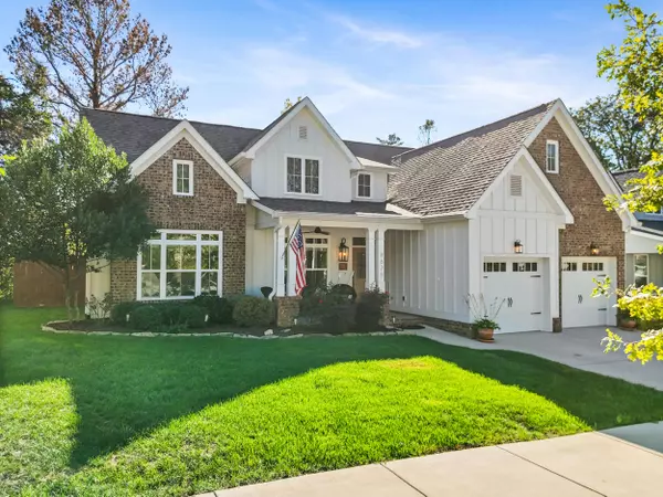 Chattanooga, TN 37421,8676 Masons Gate LN