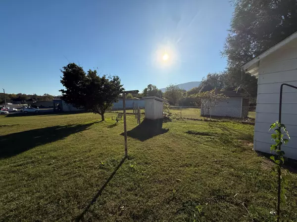 Whitwell, TN 37397,220 Georgia AVE
