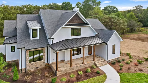 7558 Sawyer RD, Signal Mountain, TN 37377
