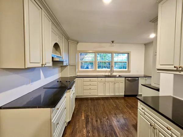 Lookout Mountain, GA 30750,1212 Peter Pan RD