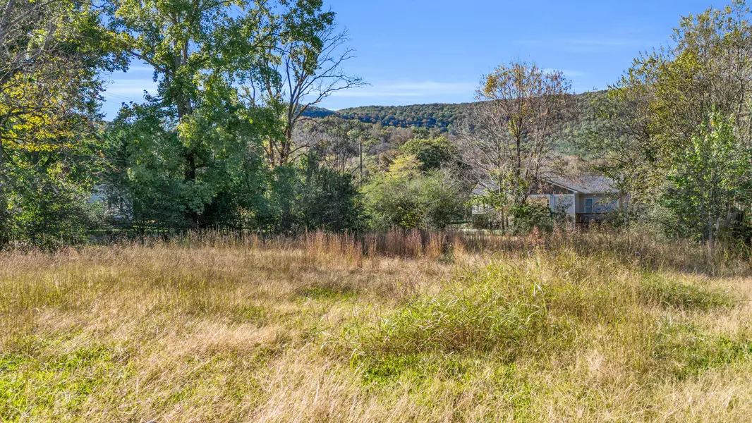 704 Ray LN, Hixson, TN 37343